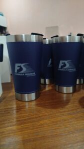 Copo tipo "stanley" personalizado para empresa e eventos